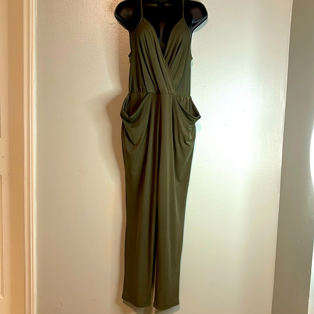 BCBGeneratin women’s jumpsuit size medium in excellent condition